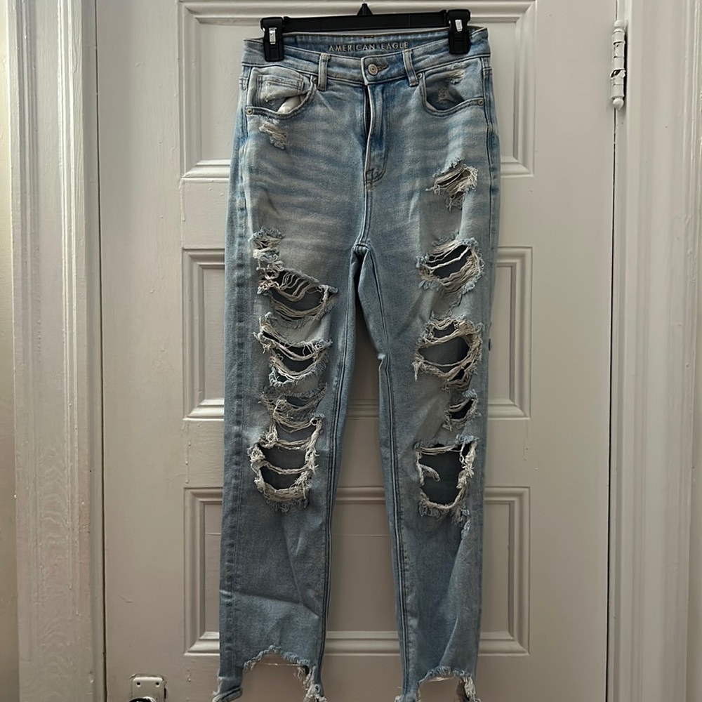 American Eagle Outfitters “Mom Jean” 27 Regular Distressed Light Blue Denim